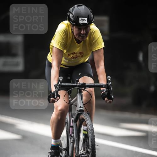 13.09.2026 - Stadtparktriathlon H.Heesch http://msf.ph/oto/10373743 13.09.2026 10:24:04 Radfahren 295, 301, 403 meine-sportfotos.de