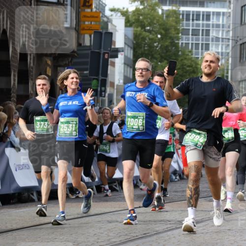 13.09.2026 - 21. swb-Marathon Bremen Strokosch-Dieckow http://msf.ph/oto/10373763 13.09.2026 13:37:04 Ziel 164, 551, 813, 843, 1936, 2275, 2673, 2819, 3541, 3585, 3635, 3815, 3874, 3998, 4006, 4050, 4304, 4335, 4414, 4676, 4892, 5061, 5236, 5355, 5447, 5656, 5823, 6050, 6280, 6340, 6408, 6516, 6568, 6966, 7039, 7229, 7237, 7640, 7656, 7765, 8498, 8685, 8723, 8790, 9658, 9776, 9807, 10068, 10070, 1180, 1854, 1991, 2531, 3333, 3732, 3894, 4932, 4947, 5547, 5577, 5612, 6046, 6629, 6904, 6947, 6961, 7006, 7571, 8268, 9701 meine-sportfotos.de
