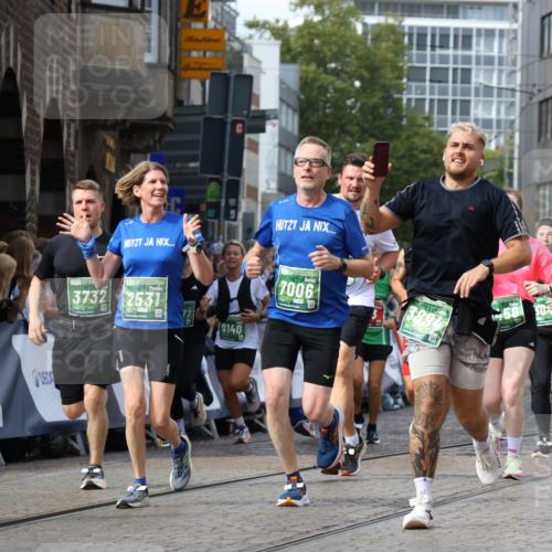 13.09.2026 - 21. swb-Marathon Bremen Strokosch-Dieckow http://msf.ph/oto/10373797 13.09.2026 13:37:04 Ziel 164, 551, 813, 843, 1936, 2275, 2673, 2819, 3541, 3585, 3635, 3815, 3874, 3998, 4006, 4050, 4304, 4335, 4414, 4676, 4892, 5061, 5236, 5355, 5447, 5656, 5823, 6050, 6280, 6340, 6408, 6516, 6568, 6966, 7039, 7229, 7237, 7640, 7656, 7765, 8498, 8685, 8723, 8790, 9658, 9776, 9807, 10068, 10070, 1180, 1854, 1991, 2531, 3333, 3732, 3894, 4932, 4947, 5547, 5577, 5612, 6046, 6629, 6904, 6947, 6961, 7006, 7571, 8268, 9701 meine-sportfotos.de