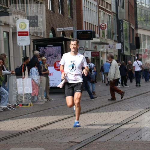 13.09.2026 - 21. swb-Marathon Bremen Strokosch-Dieckow http://msf.ph/oto/10373879 13.09.2026 12:22:10 Ziel 176, 1681 meine-sportfotos.de