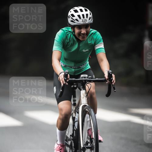 13.09.2026 - Stadtparktriathlon H.Heesch http://msf.ph/oto/10373895 13.09.2026 10:24:14 Radfahren 301, 306, 320, 403, 409, 445 meine-sportfotos.de