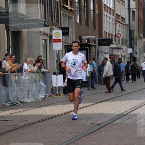 13.09.2026 - 21. swb-Marathon Bremen Strokosch-Dieckow http://msf.ph/oto/10373900 13.09.2026 12:22:11 Ziel 176, 1681 meine-sportfotos.de