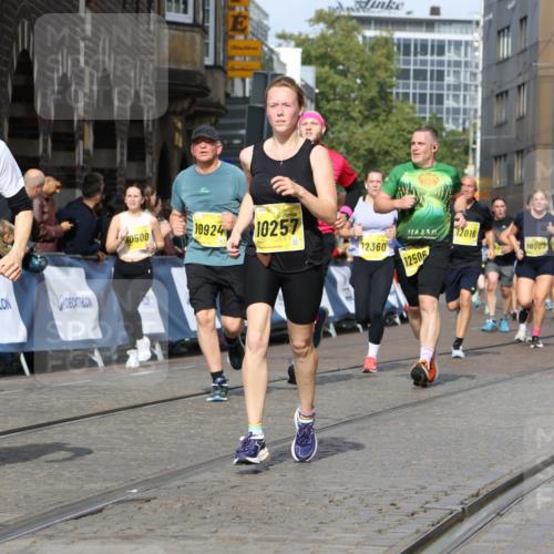 13.09.2026 - 21. swb-Marathon Bremen Strokosch-Dieckow http://msf.ph/oto/10373924 13.09.2026 11:02:08 Ziel 10332, 10409, 10444, 10497, 10817, 11075, 11115, 11150, 11268, 11305, 11369, 11412, 11413, 11479, 11486, 11668, 11747, 11859, 11985, 11986, 12095, 12379, 12412, 12466, 10153, 10154, 10173, 10273, 10274, 10278, 10331, 10338, 10439, 10636, 10738, 10885, 10915, 10943, 11249, 11505, 11576, 11811, 11853, 11886, 12042, 12094, 12134, 12135, 12437 meine-sportfotos.de