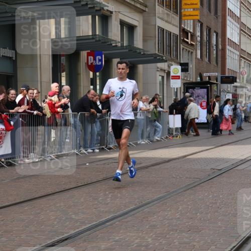 13.09.2026 - 21. swb-Marathon Bremen Strokosch-Dieckow http://msf.ph/oto/10373944 13.09.2026 12:22:12 Ziel 176, 1681 meine-sportfotos.de