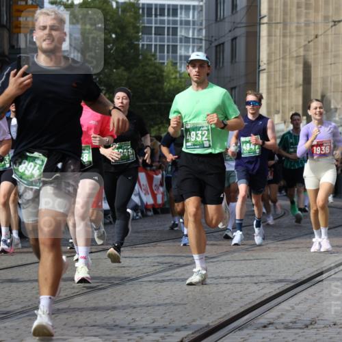 13.09.2026 - 21. swb-Marathon Bremen Strokosch-Dieckow http://msf.ph/oto/10373945 13.09.2026 13:37:06 Ziel 551, 813, 843, 1641, 1936, 2275, 2819, 3541, 3635, 3815, 3874, 3998, 4050, 4304, 4335, 4414, 4676, 4892, 5061, 5236, 5355, 5447, 5656, 5823, 6050, 6269, 6280, 6340, 6408, 6516, 6568, 6966, 7039, 7229, 7237, 7640, 7656, 7765, 8034, 8498, 8685, 8723, 8790, 9331, 9658, 9776, 9807, 869, 1180, 1854, 2531, 3333, 3627, 3732, 3823, 3894, 4932, 4947, 5388, 5547, 5577, 5612, 5791, 6046, 6904, 6947, 7006, 7571, 8268, 8753, 9701 meine-sportfotos.de