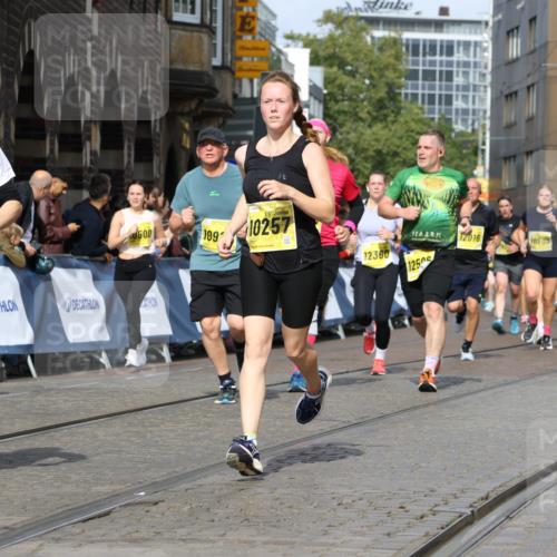 13.09.2026 - 21. swb-Marathon Bremen Strokosch-Dieckow http://msf.ph/oto/10373949 13.09.2026 11:02:08 Ziel 10332, 10409, 10444, 10497, 10817, 11075, 11115, 11150, 11268, 11305, 11369, 11412, 11413, 11479, 11486, 11668, 11747, 11859, 11985, 11986, 12095, 12379, 12412, 12466, 10153, 10154, 10173, 10273, 10274, 10278, 10331, 10338, 10439, 10636, 10738, 10885, 10915, 10943, 11249, 11505, 11576, 11811, 11853, 11886, 12042, 12094, 12134, 12135, 12437 meine-sportfotos.de