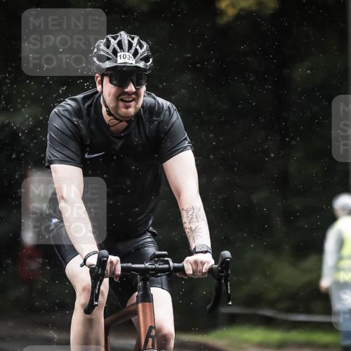 13.09.2026 - Stadtparktriathlon H.Heesch http://msf.ph/oto/10373960 13.09.2026 12:10:32 Radfahren 926, 946, 987, 1033 meine-sportfotos.de