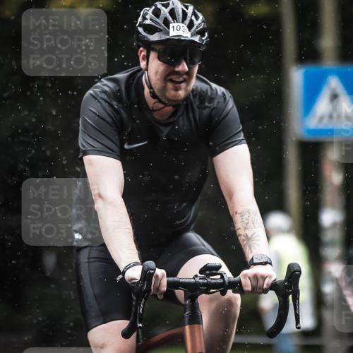 13.09.2026 - Stadtparktriathlon H.Heesch http://msf.ph/oto/10373963 13.09.2026 12:10:32 Radfahren 926, 946, 987, 1033 meine-sportfotos.de