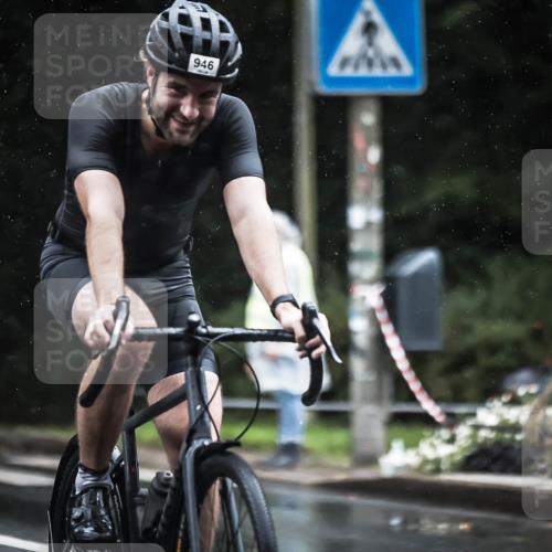 13.09.2026 - Stadtparktriathlon H.Heesch http://msf.ph/oto/10374030 13.09.2026 12:10:37 Radfahren 859, 926, 946, 987, 1030, 1033, 1060 meine-sportfotos.de