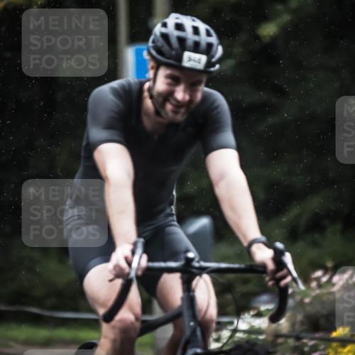 13.09.2026 - Stadtparktriathlon H.Heesch http://msf.ph/oto/10374035 13.09.2026 12:10:37 Radfahren 859, 926, 946, 987, 1030, 1033, 1060 meine-sportfotos.de