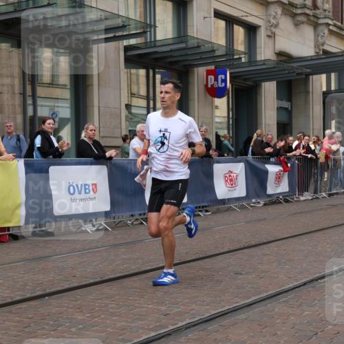 13.09.2026 - 21. swb-Marathon Bremen Strokosch-Dieckow http://msf.ph/oto/10374040 13.09.2026 12:22:14 Ziel 176, 1681 meine-sportfotos.de