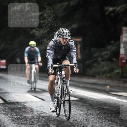 13.09.2026 - Stadtparktriathlon H.Heesch http://msf.ph/oto/10374057 13.09.2026 12:10:40 Radfahren 859, 926, 946, 948, 987, 1030, 1053, 1060 meine-sportfotos.de