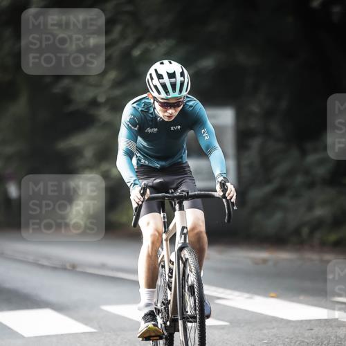 13.09.2026 - Stadtparktriathlon H.Heesch http://msf.ph/oto/10374058 13.09.2026 10:54:02 Radfahren 385, 408, 489, 519, 622 meine-sportfotos.de