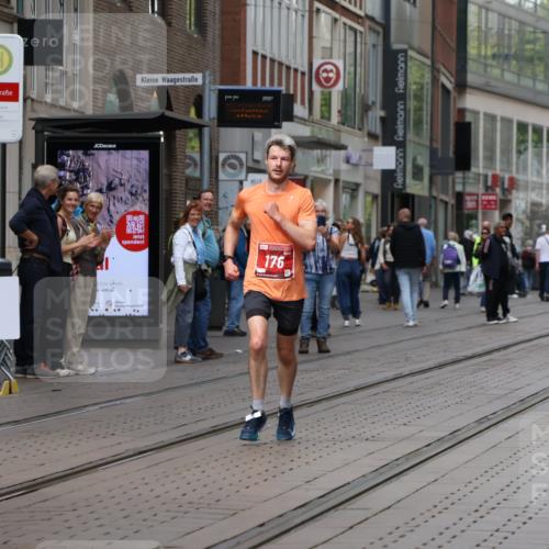 13.09.2026 - 21. swb-Marathon Bremen Strokosch-Dieckow http://msf.ph/oto/10374059 13.09.2026 12:22:44 Ziel 176 meine-sportfotos.de
