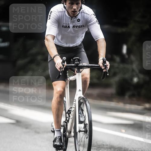 13.09.2026 - Stadtparktriathlon H.Heesch http://msf.ph/oto/10374068 13.09.2026 13:30:35 Radfahren 1310 meine-sportfotos.de