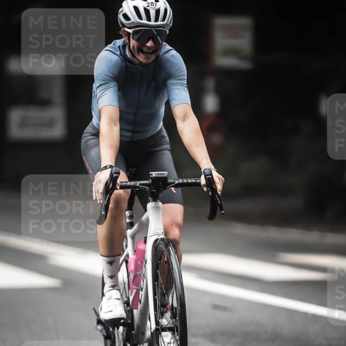 13.09.2026 - Stadtparktriathlon H.Heesch http://msf.ph/oto/10374089 13.09.2026 10:24:35 Radfahren 287, 289, 313 meine-sportfotos.de