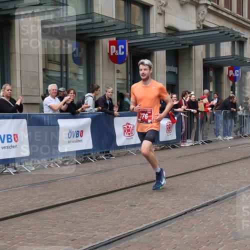 13.09.2026 - 21. swb-Marathon Bremen Strokosch-Dieckow http://msf.ph/oto/10374157 13.09.2026 12:22:48 Ziel 176 meine-sportfotos.de