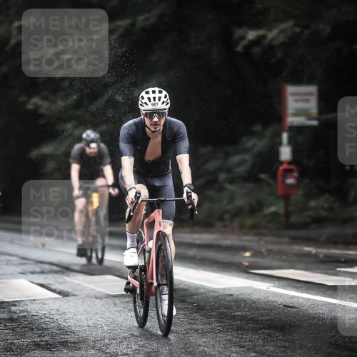 13.09.2026 - Stadtparktriathlon H.Heesch http://msf.ph/oto/10374194 13.09.2026 12:10:59 Radfahren 905, 938, 981, 1020 meine-sportfotos.de