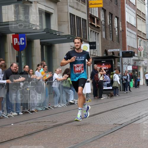 13.09.2026 - 21. swb-Marathon Bremen Strokosch-Dieckow http://msf.ph/oto/10374205 13.09.2026 12:24:49 Ziel 1091 meine-sportfotos.de