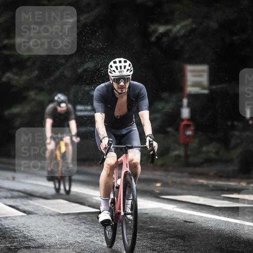 13.09.2026 - Stadtparktriathlon H.Heesch http://msf.ph/oto/10374209 13.09.2026 12:10:59 Radfahren 905, 938, 981, 1020 meine-sportfotos.de