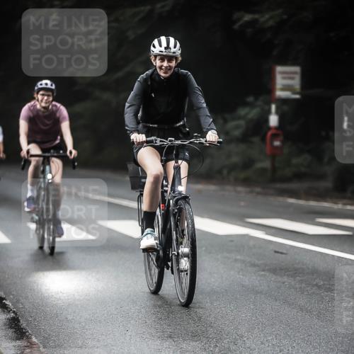 13.09.2026 - Stadtparktriathlon H.Heesch http://msf.ph/oto/10374237 13.09.2026 10:24:54 Radfahren 227, 427, 430, 443 meine-sportfotos.de
