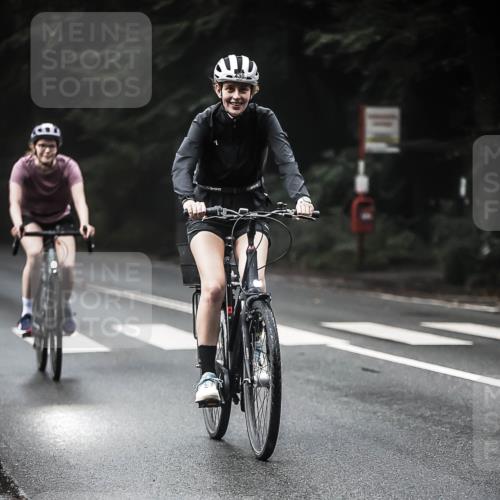 13.09.2026 - Stadtparktriathlon H.Heesch http://msf.ph/oto/10374247 13.09.2026 10:24:54 Radfahren 227, 427, 430, 443 meine-sportfotos.de