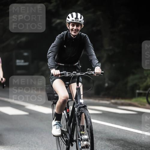13.09.2026 - Stadtparktriathlon H.Heesch http://msf.ph/oto/10374273 13.09.2026 10:24:55 Radfahren 227, 427, 430, 443 meine-sportfotos.de