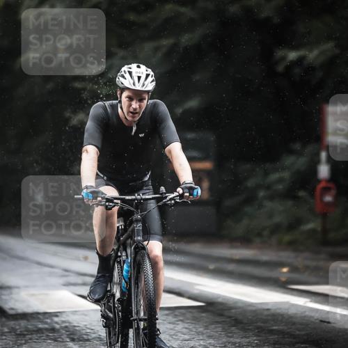 13.09.2026 - Stadtparktriathlon H.Heesch http://msf.ph/oto/10374274 13.09.2026 12:11:11 Radfahren 949, 964, 1036, 1048 meine-sportfotos.de