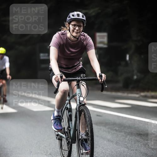 13.09.2026 - Stadtparktriathlon H.Heesch http://msf.ph/oto/10374286 13.09.2026 10:24:56 Radfahren 227, 427, 430, 443 meine-sportfotos.de