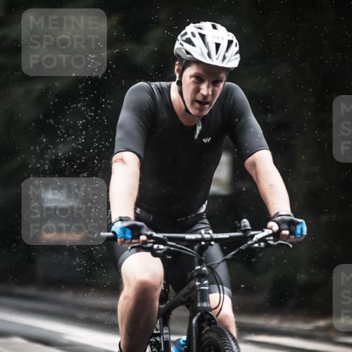 13.09.2026 - Stadtparktriathlon H.Heesch http://msf.ph/oto/10374288 13.09.2026 12:11:12 Radfahren 949, 964, 1036, 1048 meine-sportfotos.de