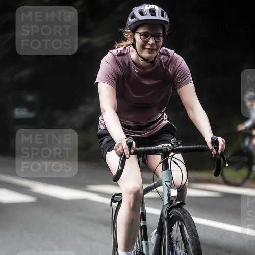 13.09.2026 - Stadtparktriathlon H.Heesch http://msf.ph/oto/10374301 13.09.2026 10:24:56 Radfahren 227, 427, 430, 443 meine-sportfotos.de