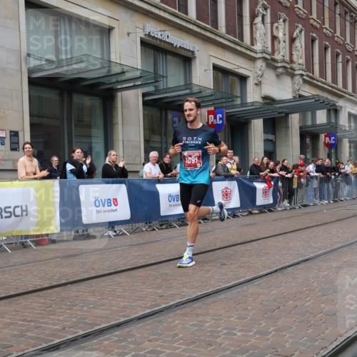 13.09.2026 - 21. swb-Marathon Bremen Strokosch-Dieckow http://msf.ph/oto/10374314 13.09.2026 12:24:52 Ziel 1091 meine-sportfotos.de