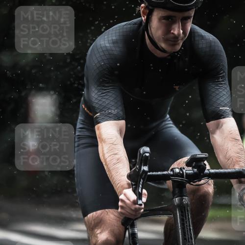 13.09.2026 - Stadtparktriathlon H.Heesch http://msf.ph/oto/10374328 13.09.2026 12:11:19 Radfahren 1008, 1036, 1048 meine-sportfotos.de