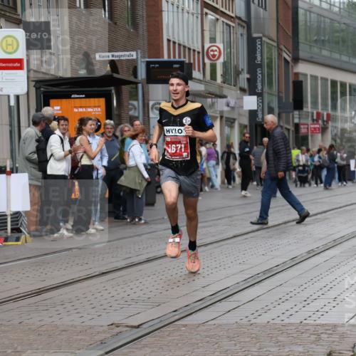 13.09.2026 - 21. swb-Marathon Bremen Strokosch-Dieckow http://msf.ph/oto/10374388 13.09.2026 12:26:06 Ziel 1671 meine-sportfotos.de