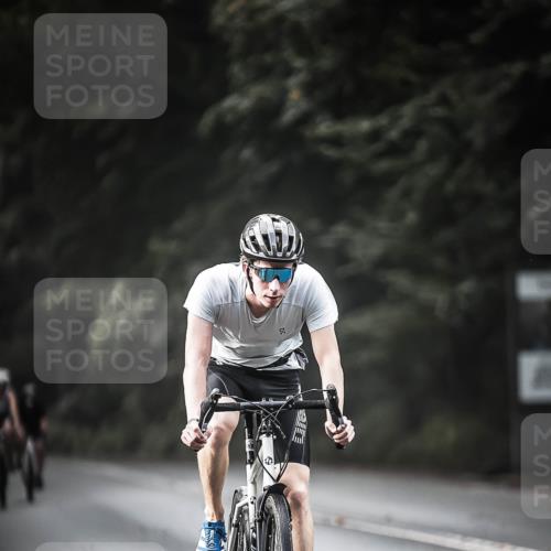 13.09.2026 - Stadtparktriathlon H.Heesch http://msf.ph/oto/10374390 13.09.2026 10:54:30 Radfahren 406, 464, 571 meine-sportfotos.de