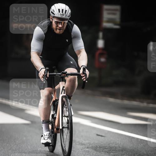 13.09.2026 - Stadtparktriathlon H.Heesch http://msf.ph/oto/10374399 13.09.2026 10:25:18 Radfahren 249 meine-sportfotos.de