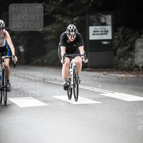 13.09.2026 - Stadtparktriathlon H.Heesch http://msf.ph/oto/10374412 13.09.2026 10:54:34 Radfahren 406, 414, 464, 571 meine-sportfotos.de