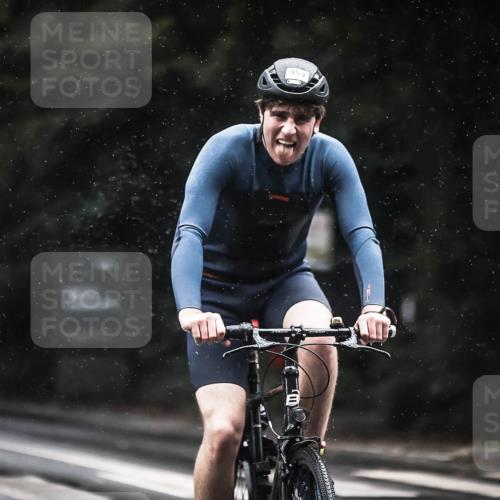 13.09.2026 - Stadtparktriathlon H.Heesch http://msf.ph/oto/10374441 13.09.2026 12:11:30 Radfahren 880, 959, 962 meine-sportfotos.de