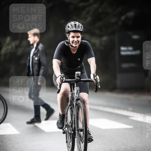 13.09.2026 - Stadtparktriathlon H.Heesch http://msf.ph/oto/10374460 13.09.2026 10:54:37 Radfahren 406, 414, 464 meine-sportfotos.de
