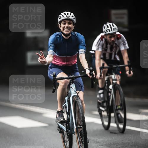 13.09.2026 - Stadtparktriathlon H.Heesch http://msf.ph/oto/10374484 13.09.2026 10:25:29 Radfahren 241, 317, 370, 777 meine-sportfotos.de