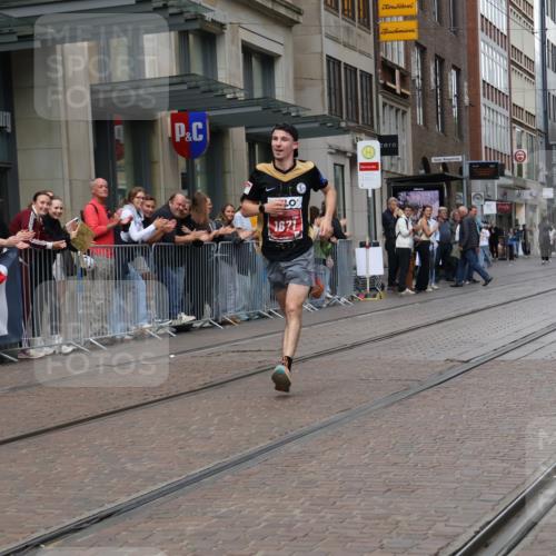 13.09.2026 - 21. swb-Marathon Bremen Strokosch-Dieckow http://msf.ph/oto/10374486 13.09.2026 12:26:08 Ziel 1671 meine-sportfotos.de