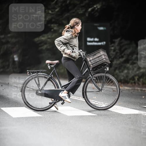 13.09.2026 - Stadtparktriathlon H.Heesch http://msf.ph/oto/10374498 13.09.2026 10:54:40 Radfahren 406, 414, 464 meine-sportfotos.de