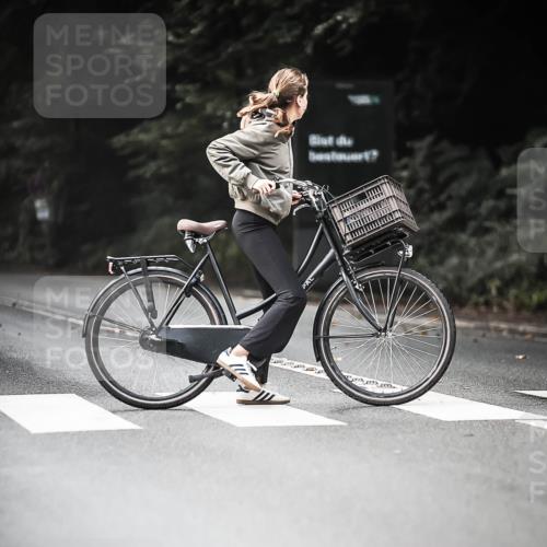 13.09.2026 - Stadtparktriathlon H.Heesch http://msf.ph/oto/10374503 13.09.2026 10:54:41 Radfahren 406, 414, 464 meine-sportfotos.de