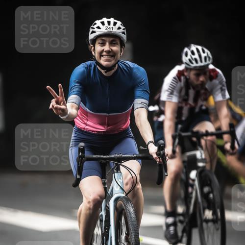 13.09.2026 - Stadtparktriathlon H.Heesch http://msf.ph/oto/10374506 13.09.2026 10:25:29 Radfahren 241, 317, 370, 777 meine-sportfotos.de