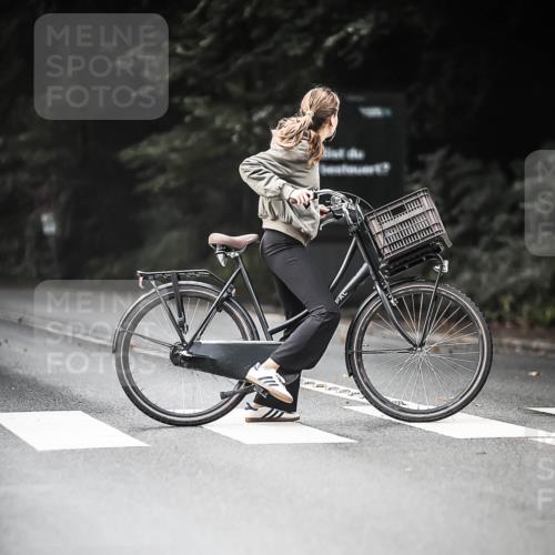 13.09.2026 - Stadtparktriathlon H.Heesch http://msf.ph/oto/10374509 13.09.2026 10:54:41 Radfahren 406, 414, 464 meine-sportfotos.de