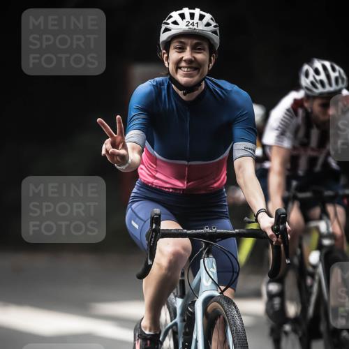 13.09.2026 - Stadtparktriathlon H.Heesch http://msf.ph/oto/10374513 13.09.2026 10:25:29 Radfahren 241, 317, 370, 777 meine-sportfotos.de