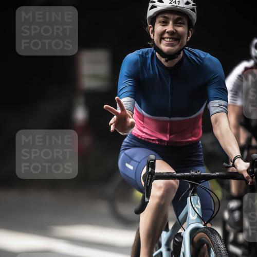 13.09.2026 - Stadtparktriathlon H.Heesch http://msf.ph/oto/10374522 13.09.2026 10:25:29 Radfahren 241, 317, 370, 777 meine-sportfotos.de