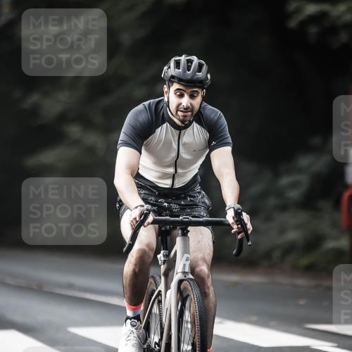 13.09.2026 - Stadtparktriathlon H.Heesch http://msf.ph/oto/10374527 13.09.2026 10:54:51 Radfahren 420, 467 meine-sportfotos.de