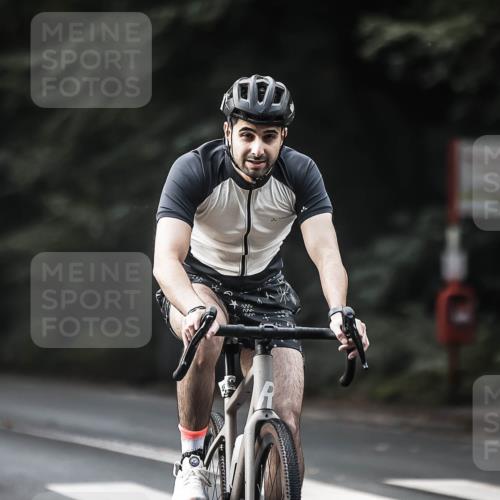 13.09.2026 - Stadtparktriathlon H.Heesch http://msf.ph/oto/10374531 13.09.2026 10:54:51 Radfahren 420, 467 meine-sportfotos.de