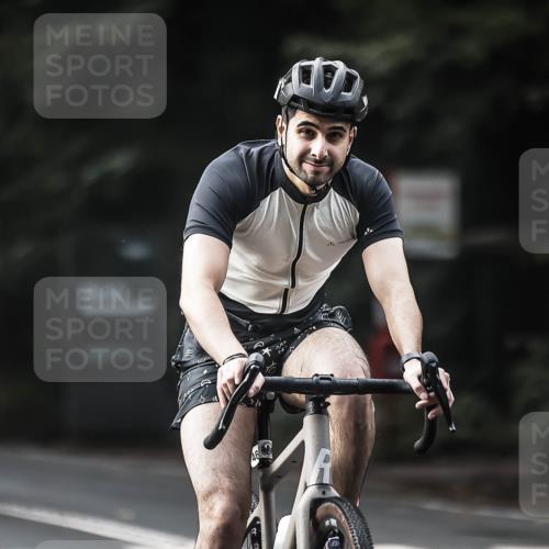 13.09.2026 - Stadtparktriathlon H.Heesch http://msf.ph/oto/10374541 13.09.2026 10:54:51 Radfahren 420, 467 meine-sportfotos.de